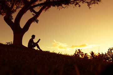 传媒十大龙头股都有哪些？