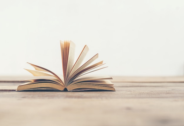 传媒十大龙头股都有哪些？